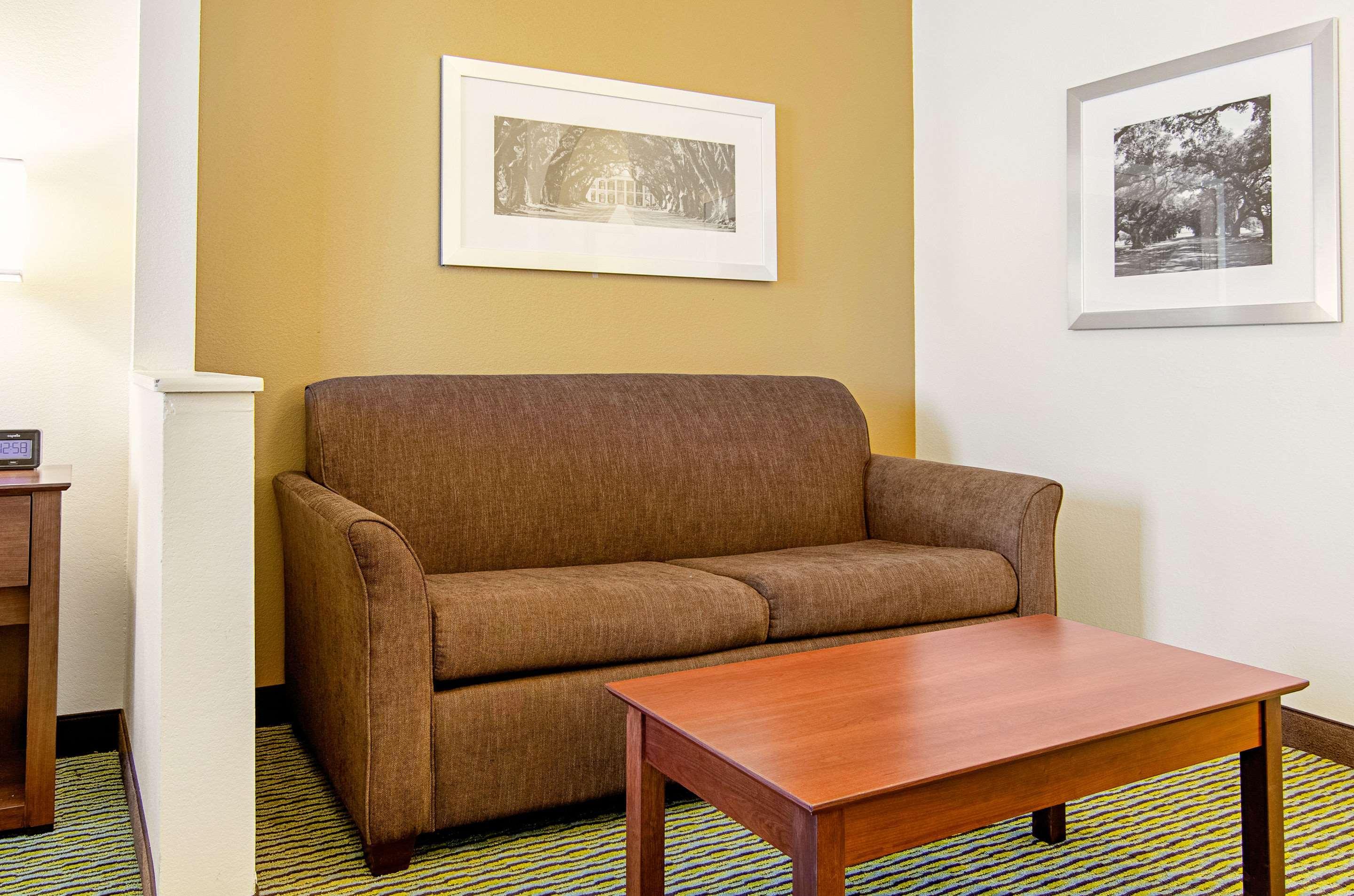 Quality Inn & Suites Near Tanger Outlet Mall Gonzales Luaran gambar