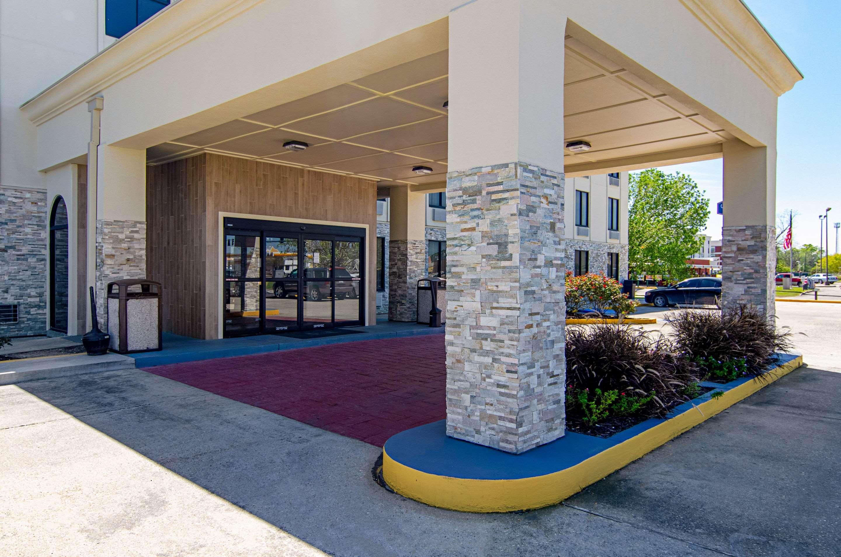 Quality Inn & Suites Near Tanger Outlet Mall Gonzales Luaran gambar