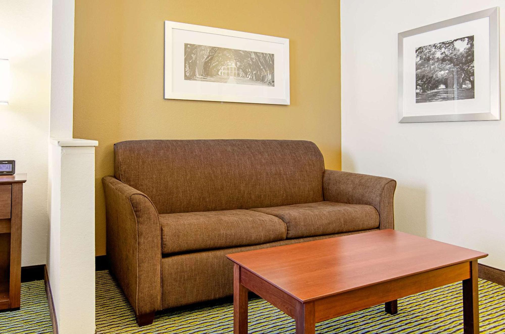 Quality Inn & Suites Near Tanger Outlet Mall Gonzales Luaran gambar