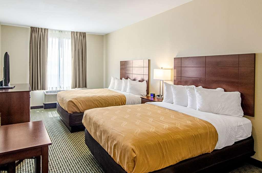 Quality Inn & Suites Near Tanger Outlet Mall Gonzales Bilik gambar