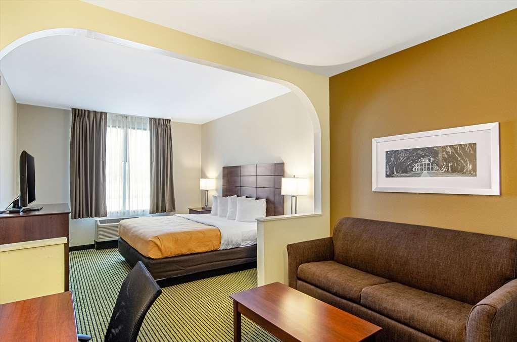 Quality Inn & Suites Near Tanger Outlet Mall Gonzales Bilik gambar