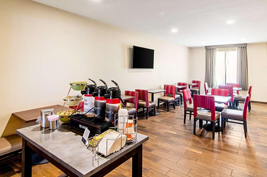 Quality Inn & Suites Near Tanger Outlet Mall Gonzales Restoran gambar