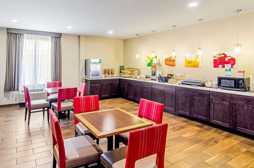Quality Inn & Suites Near Tanger Outlet Mall Gonzales Restoran gambar